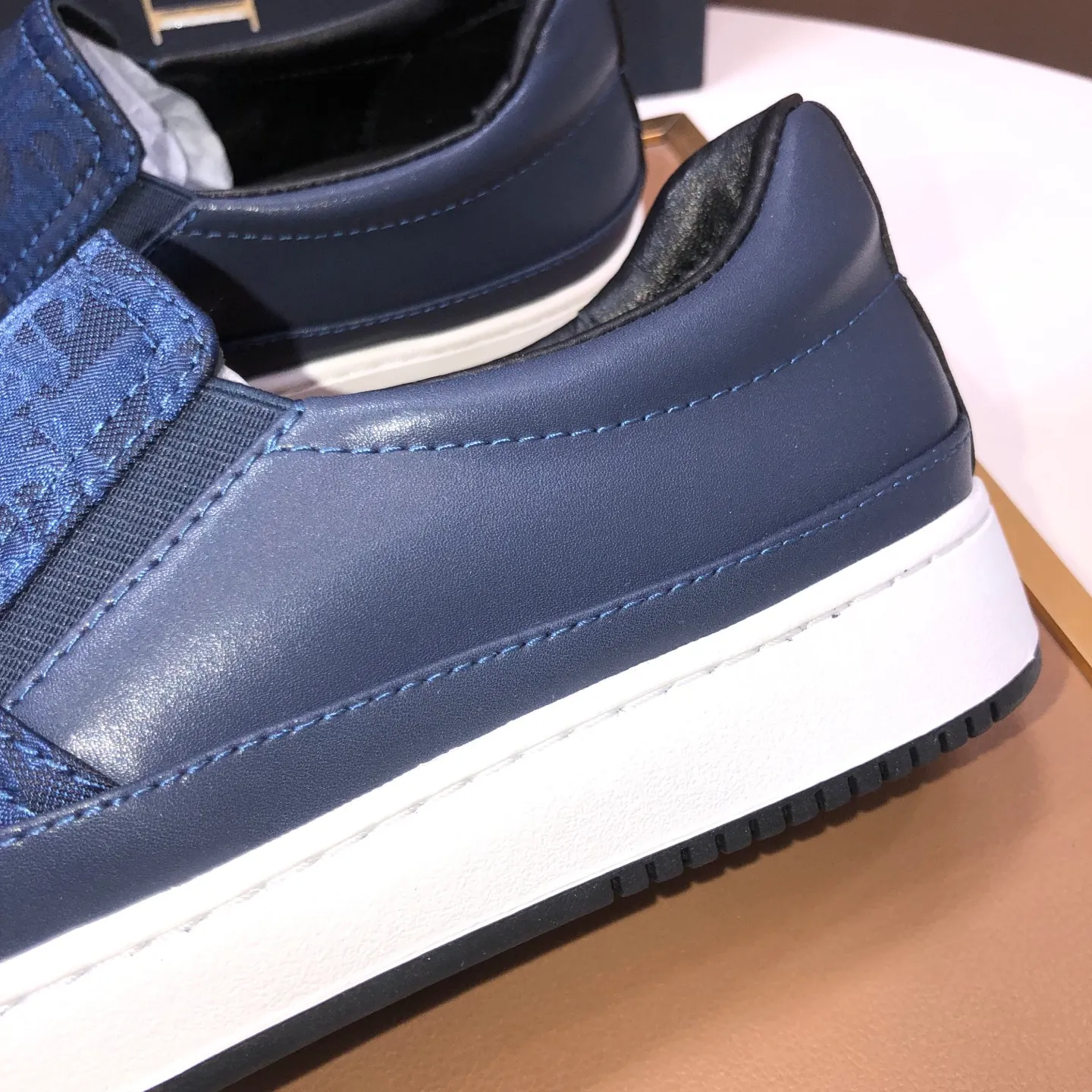 Men's shoes💰420💰【Dior】Official website global debut 🔝The latest masterpiece of high-end men's shoes brand: original special cloth fabric imported from Italy + imported sheepskin lining🔥Original toe-cap rubber outsole Soft and comfortable, making walking more convenient and comfortable! Size: 38-44 (45 can be customized)
